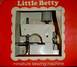 Little Betty Toy Sewing Machine, Vintage Small Sewing Machine in Box, Blue  Metal Little Betty -  Sweden