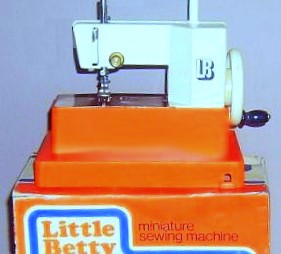 Little Betty Toy Sewing Machine, Vintage Small Sewing Machine in Box, Blue  Metal Little Betty -  Sweden